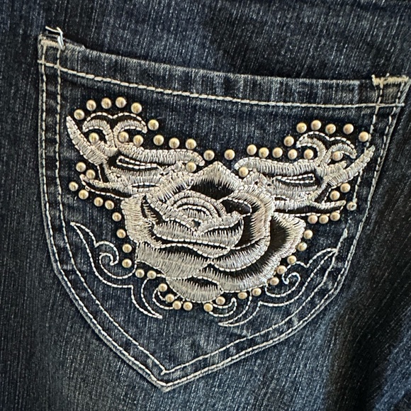 Suki capri jeans with embellished pockets - Picture 7 of 7